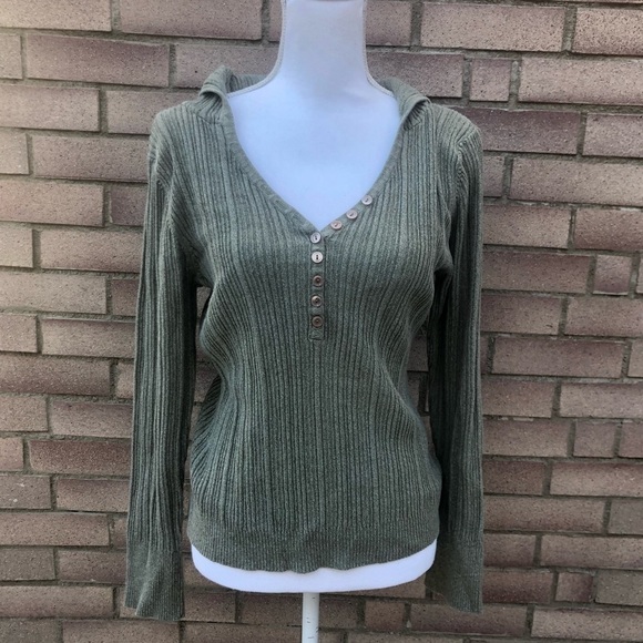 Green hooded sweater Size Medium - Picture 1 of 9